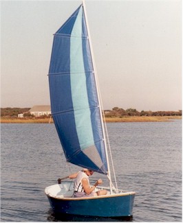 Richard Martin's Car-Topper 9 under sail