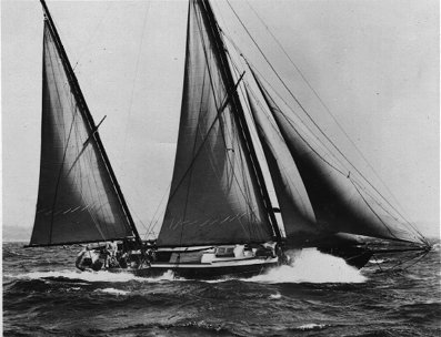Gitana under sail